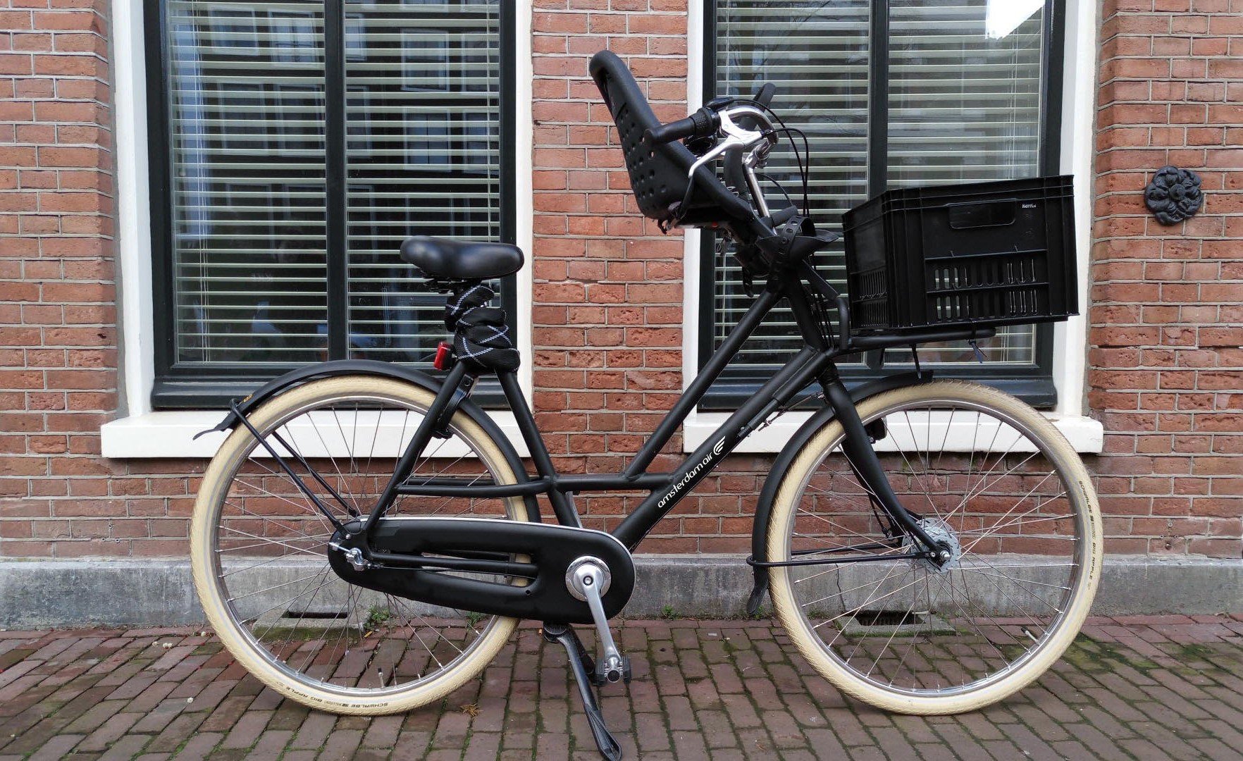 Vélo Maman Moeder Amsterdam Air à Amsterdam, avec siège enfant Yepp