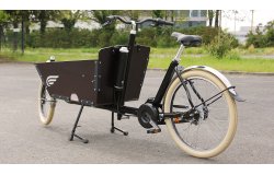 Le biporteur Amsterdam Air eDrive500 vue de derrière