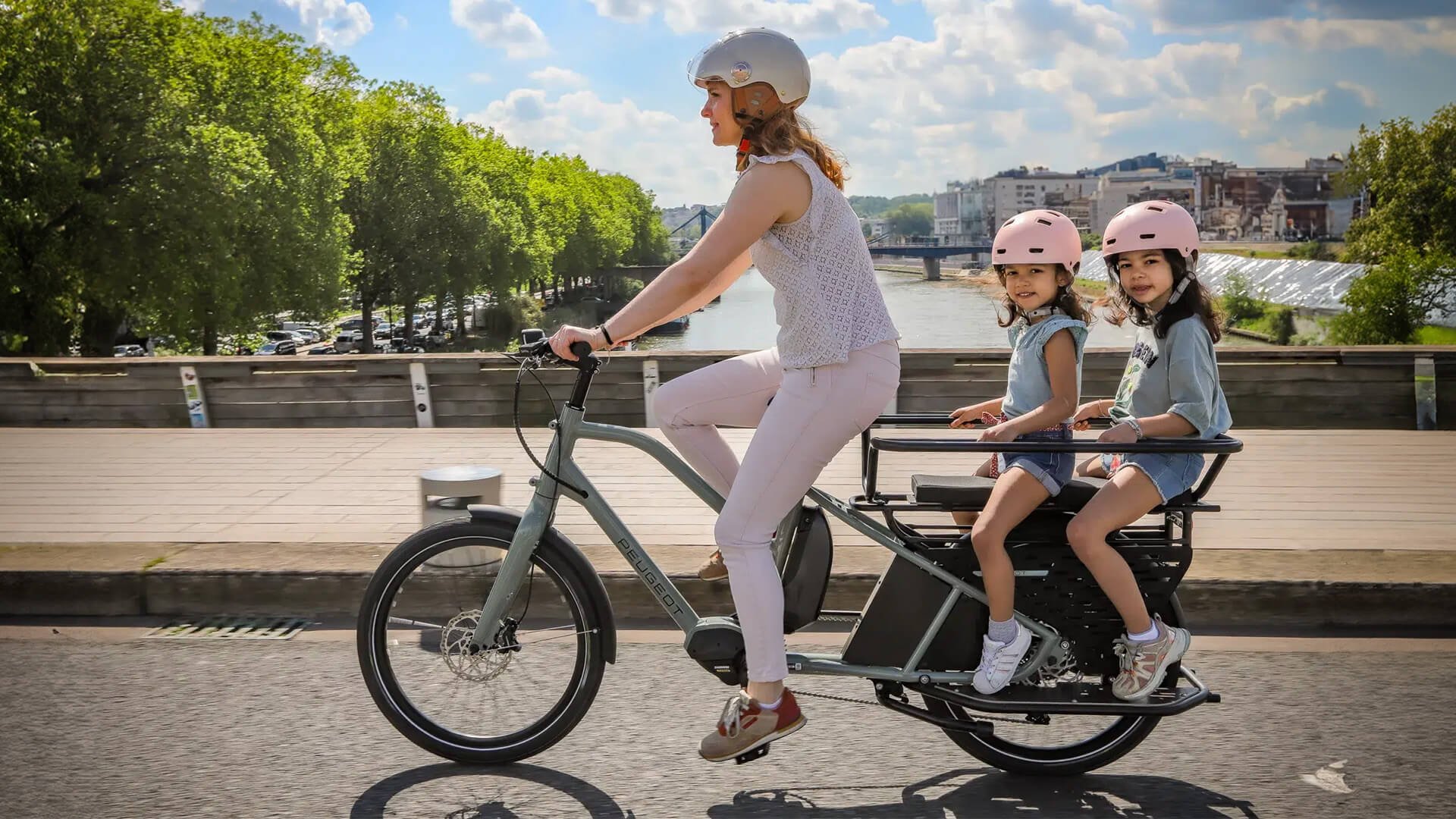 Installez confortablement vos deux enfants à l'arrière de votre vélo