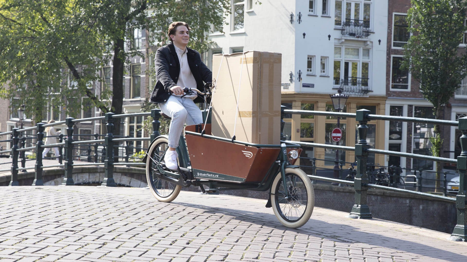 Biporteur électrique Bakfiets Confort STEPS dans sa configuration de base