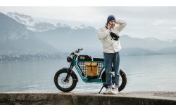 Le Fatbike RS avec cadre bleu turquoise, grande plaque et sacoche