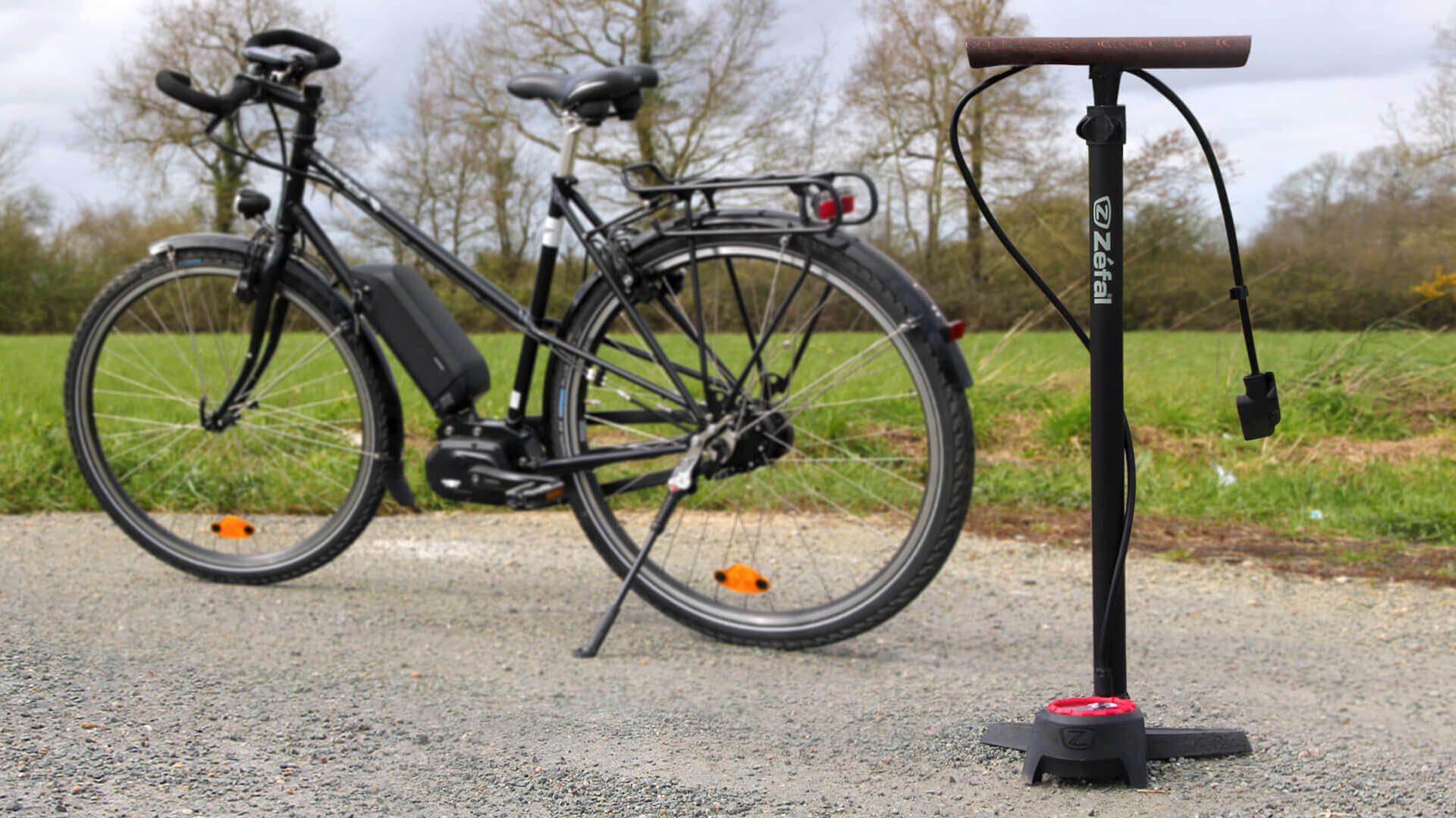 Pompe à pied vélo - manomètre, Presta, Schrader ou Dunlop